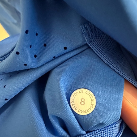 Lululemon rain chaser jacket wild bluebell size 8 EUC - Picture 6 of 6